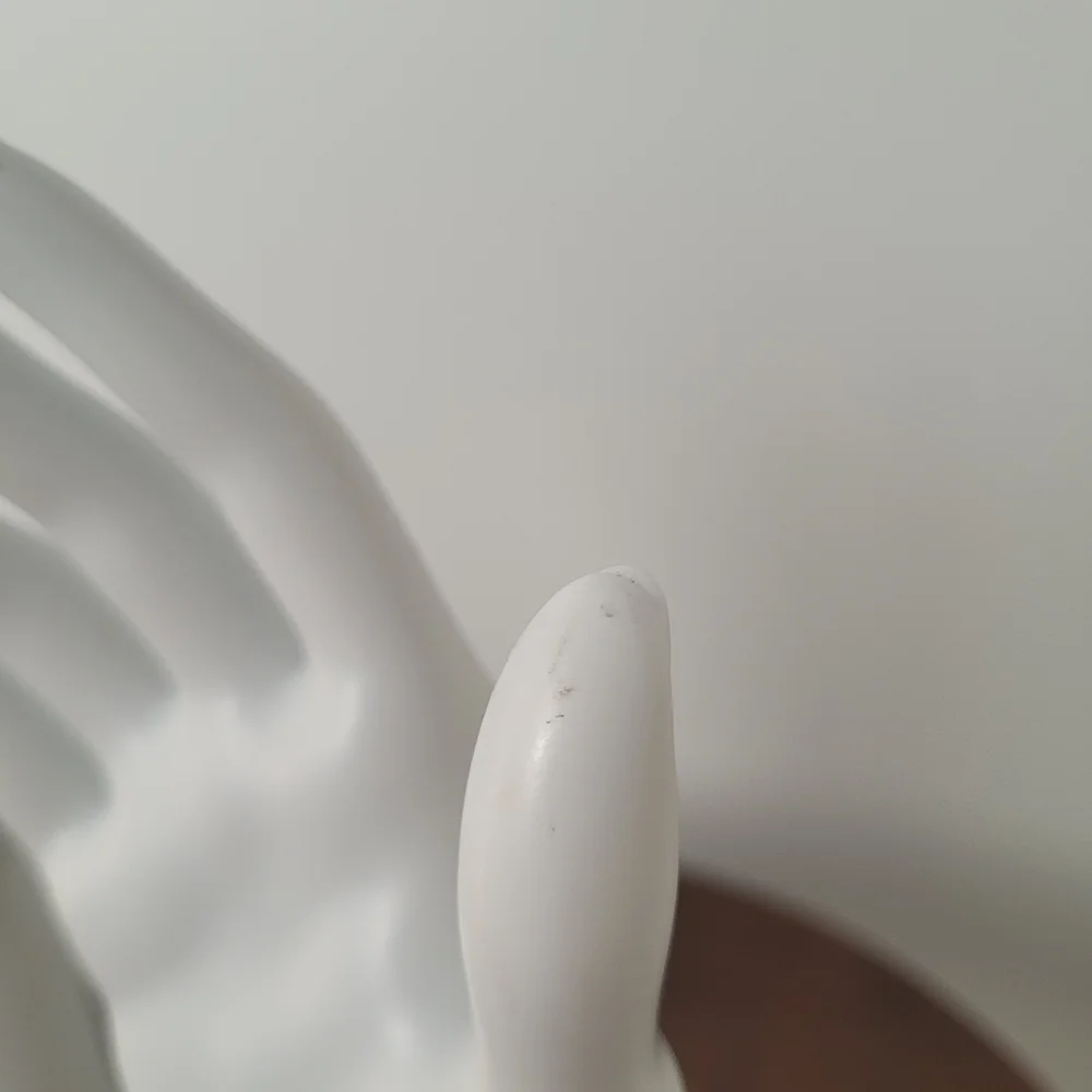 White Hand Display for Rings - Picture 6 of 8